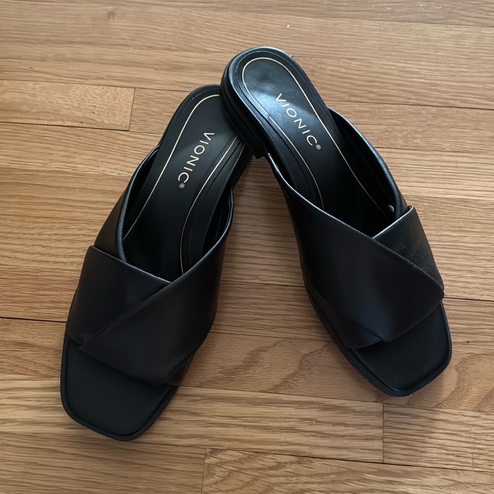 New w/out box Vionic Miramar Slide Sandal Size 8.5